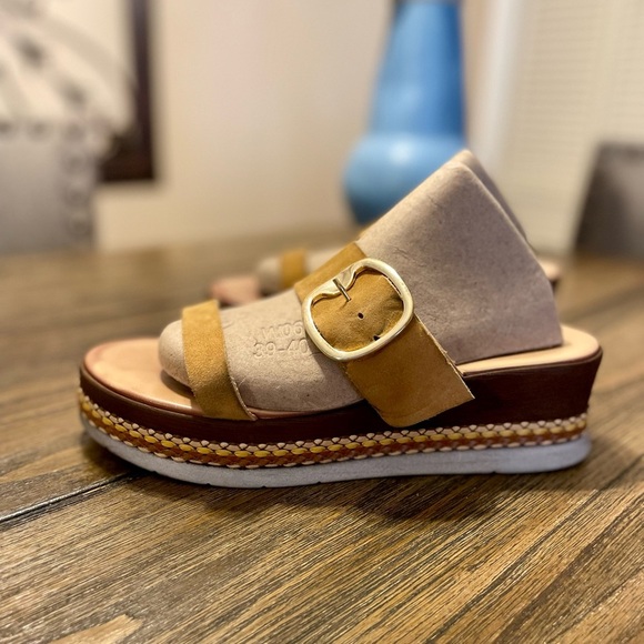 Coach and Four Treviso Tan Leather Platform Slide Sandals Gold Buckle Size 8 - Picture 1 of 11